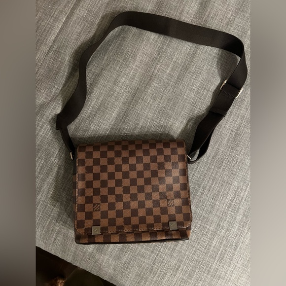 Louis Vuitton District PM Brown Authentic - Picture 2 of 8